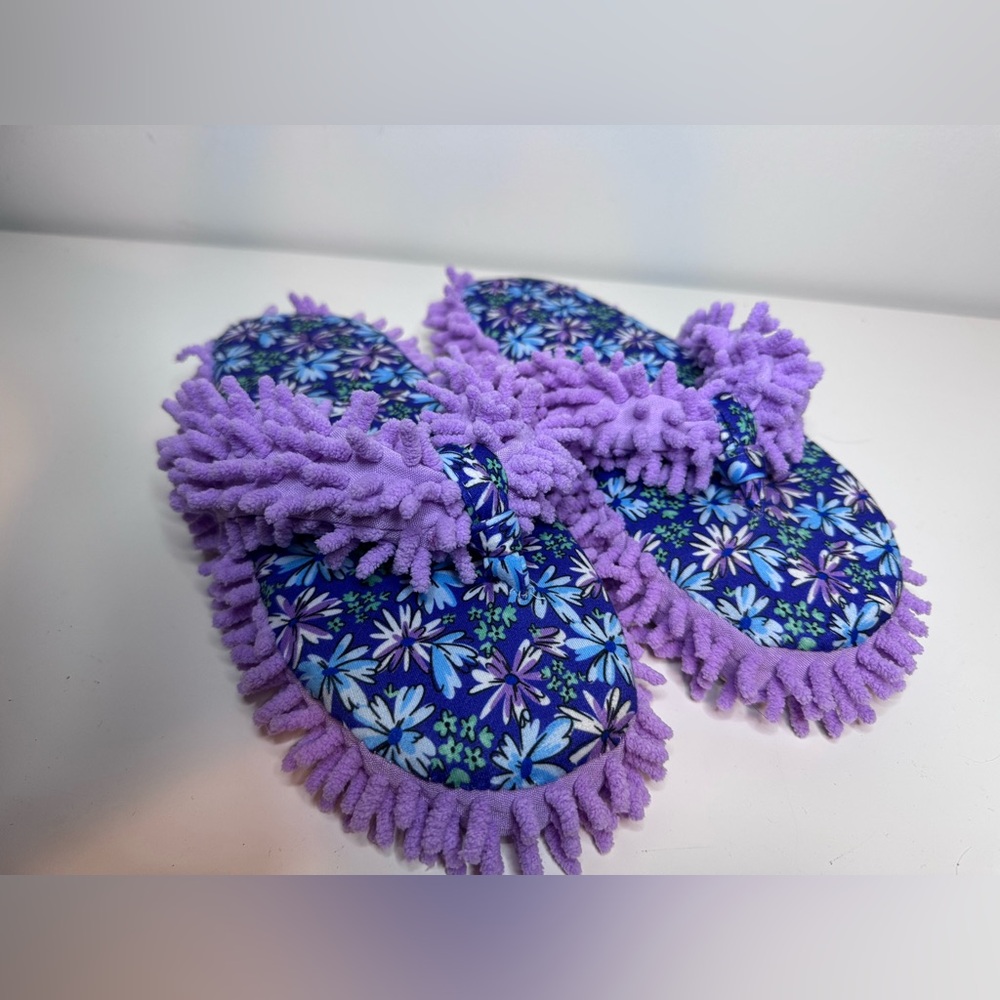 Snoozies Womens Purple Daisy, new without tags